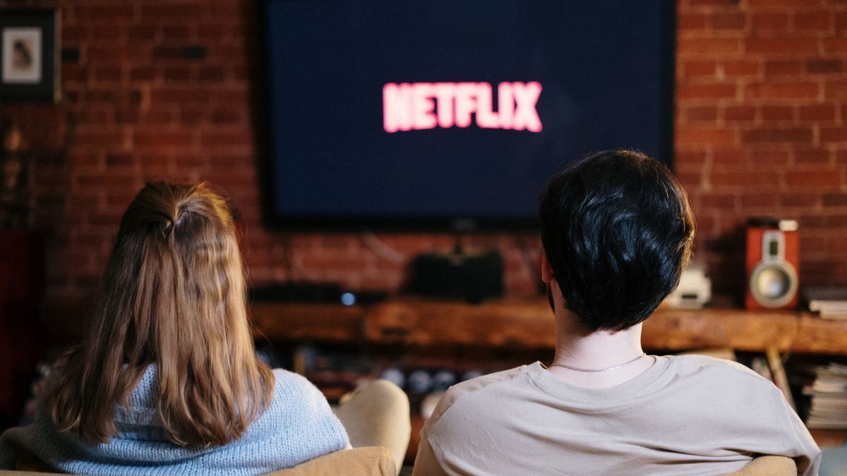 Are doar 6 episoade dar este miniserialul Netflix care te va fascina! 1 Miniserialul Netflix pe care toată lumea îl așteaptă