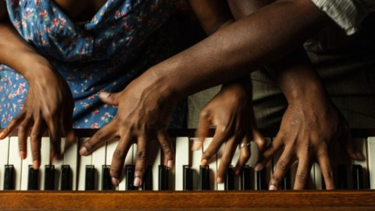 Pe Netflix, impresionantul tablou istoric produs de Denzel Washington: o invitație la reflecție 4 Lecția de pian