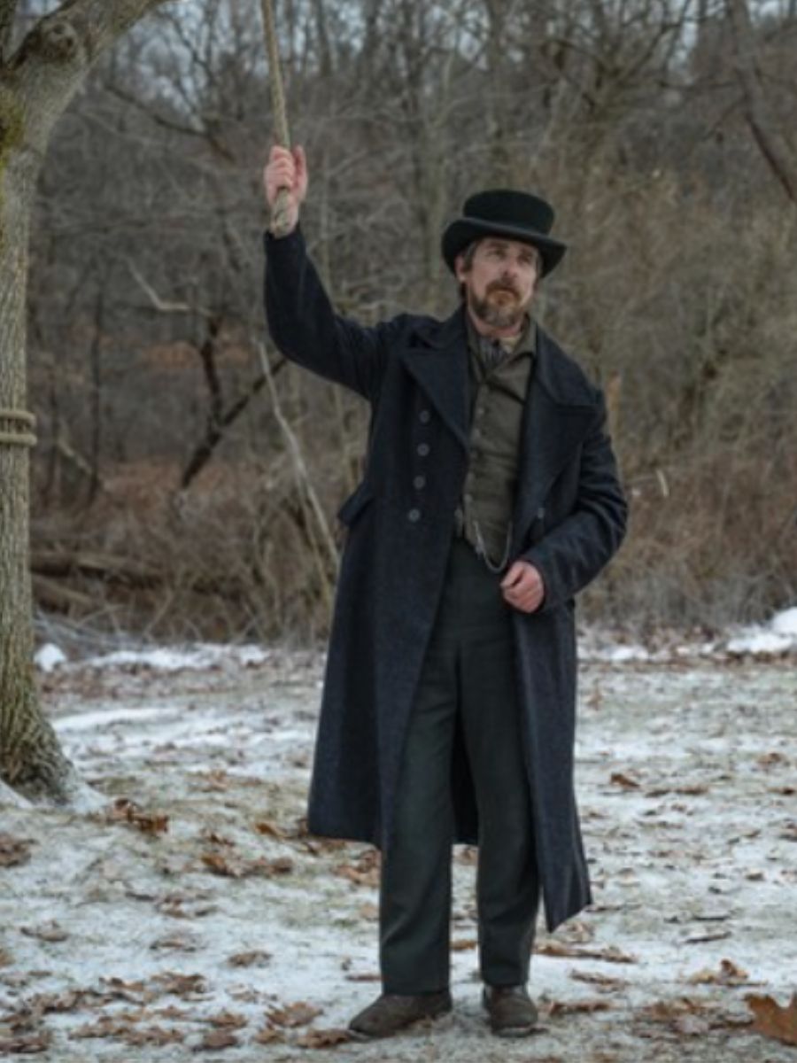 Christian Bale pătrunde în întunericul unei crime ritualice, pe Netflix 2 Ochiul albastru deschis