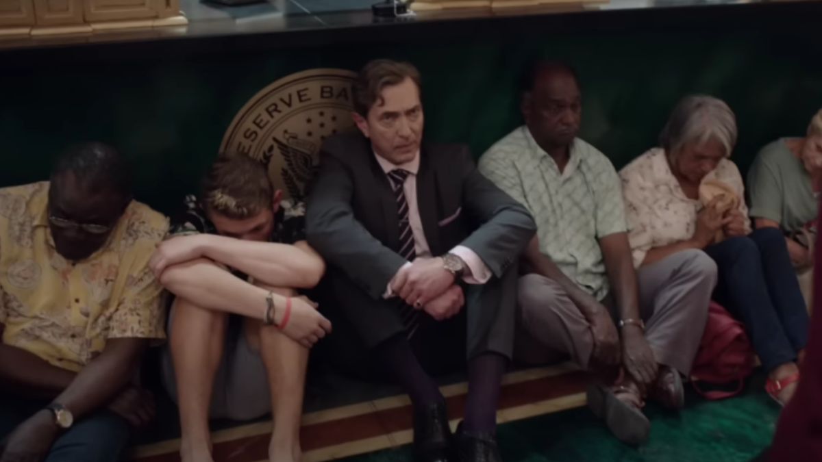 „Omul din interior: Vânătoarea” te ține cu sufletul la gură până în ultima secundă. Disponibil pe Netflix! 3 Omul din interior,Vânătoarea