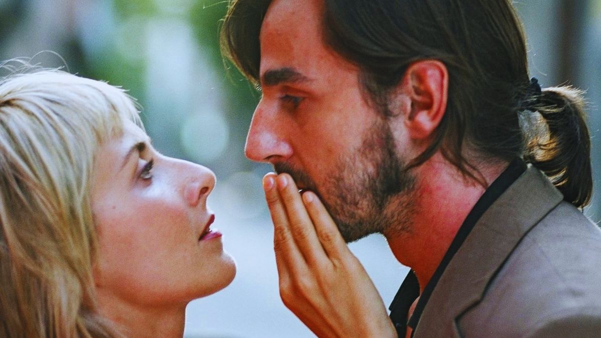 Totul pulsează: carnea, privirea, rușinea, impulsul - Acest film senzual explorează granița aproape invizibilă dintre dragoste și obsesie 3 Amor Idiota