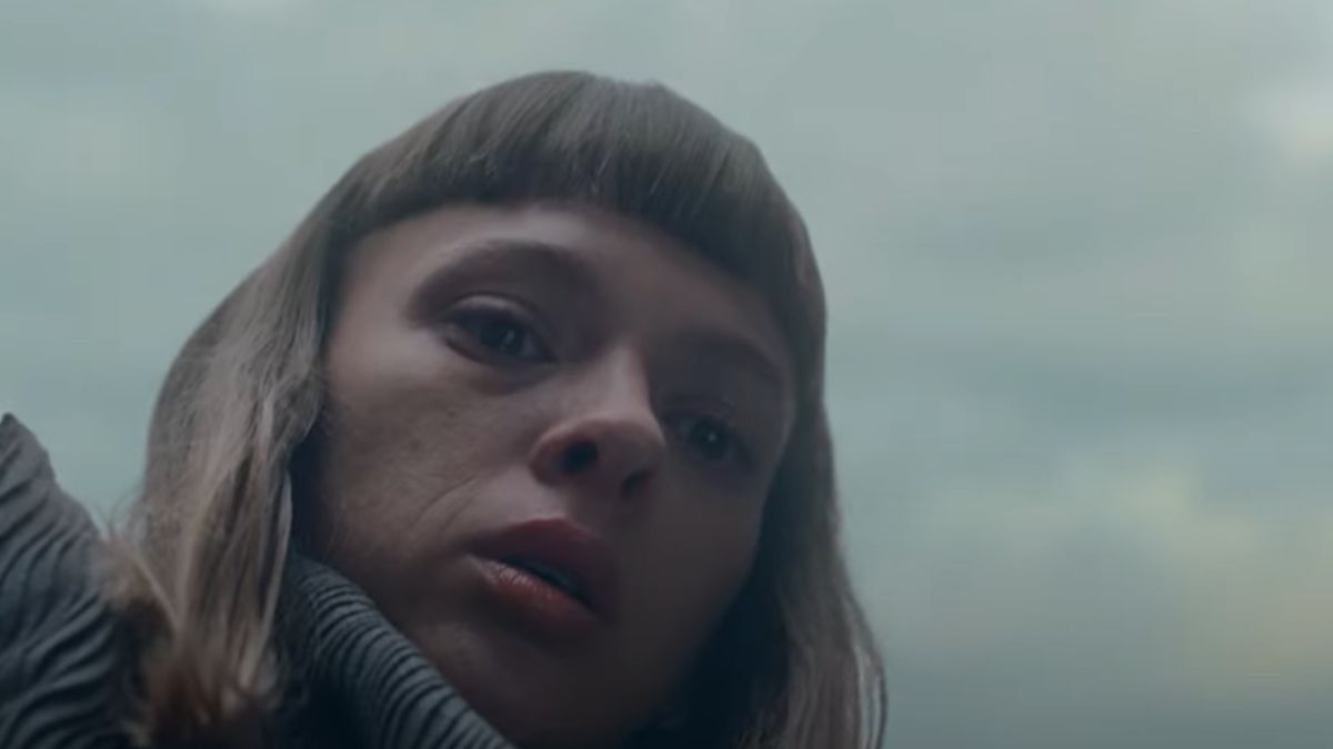"Corpuri": miniserialul Netflix despre o crimă în patru epoci - Obsesie pentru milioane de telespectatori! 3 Corpuri foto actrița detectiv 2053