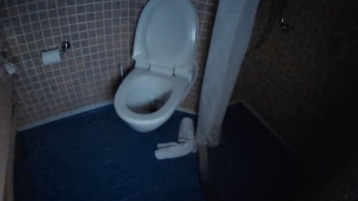 "Fiasco: WC-ul plutitor" – documentarul care transformă coșmarul în mare într-un spectacol Netflix 4 Fiasco: WC-ul plutitor