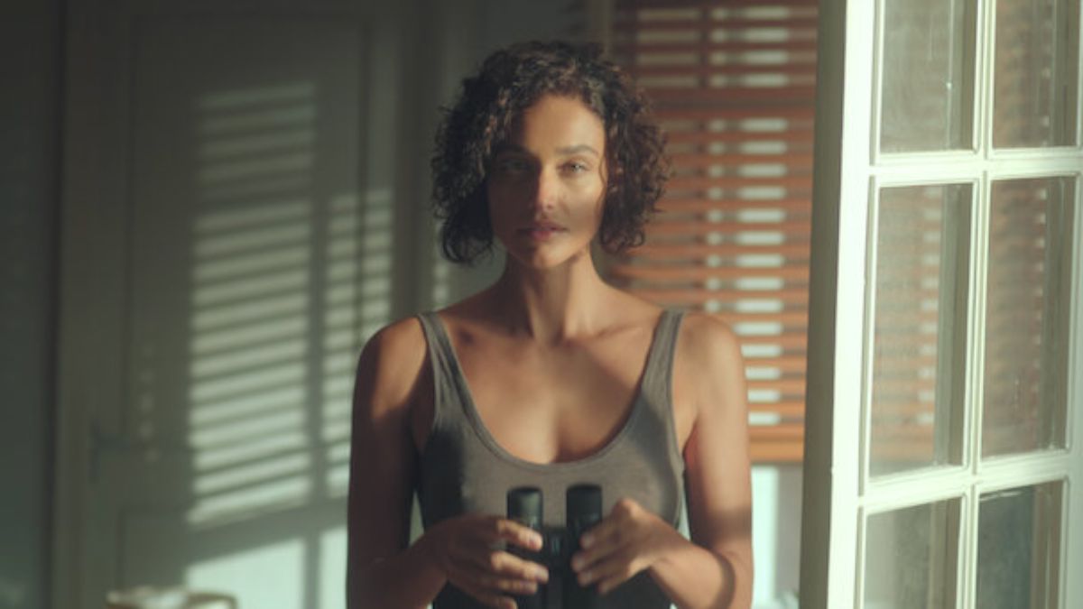 Lady Voyeur,Priviri indiscrete