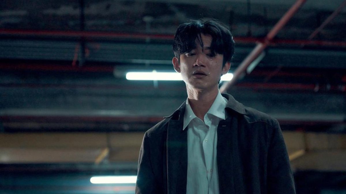 Pe Netflix - Călătorie în mintea (bolnavă) a unui criminal în serie: Ucigaș la indigo, thriller psihologic 2 Ucigaș la indigo foto actor principal cu lacrimi în ochi