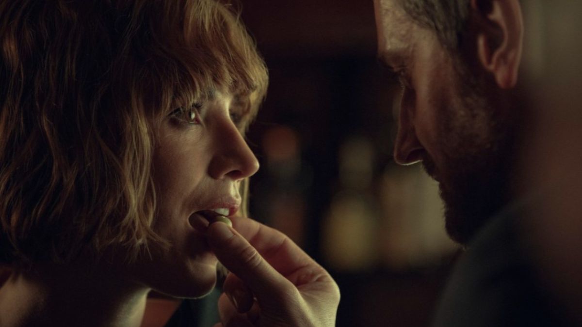 Acest thriller erotic de pe Netflix ne povestește despre o relație (foarte) interzisă 1 Obsesie dragoste invidie