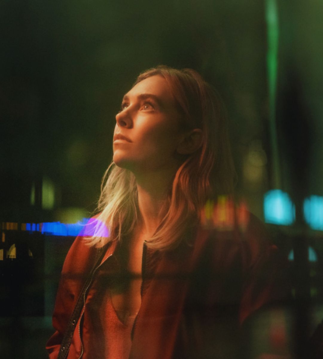 Noaptea vine mereu, pe Netflix – thriller nocturn cu Vanessa Kirby în luptă pentru refugiul familiei 3 Noaptea vine mereu