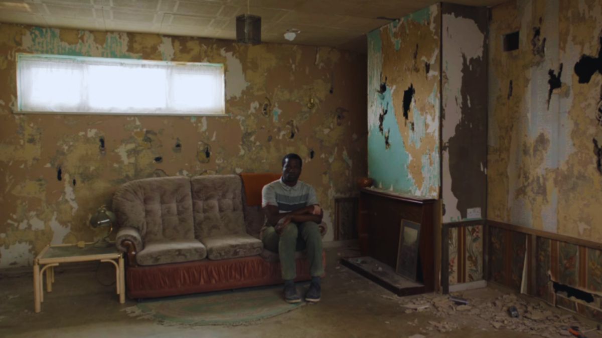 Acum pe Netflix: un thriller horror psihologic despre refugiați, vinovăție și o casă care nu oferă adăpost