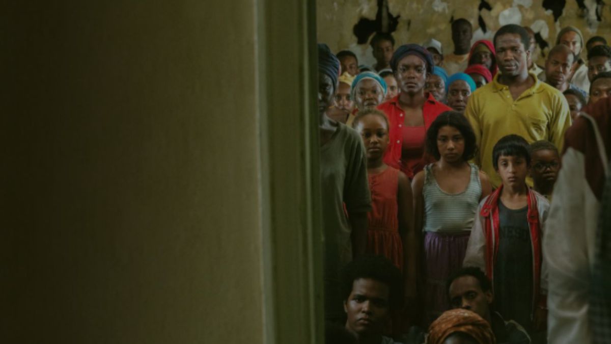 Acum pe Netflix: un thriller horror psihologic despre refugiați, vinovăție și o casă care nu oferă adăpost