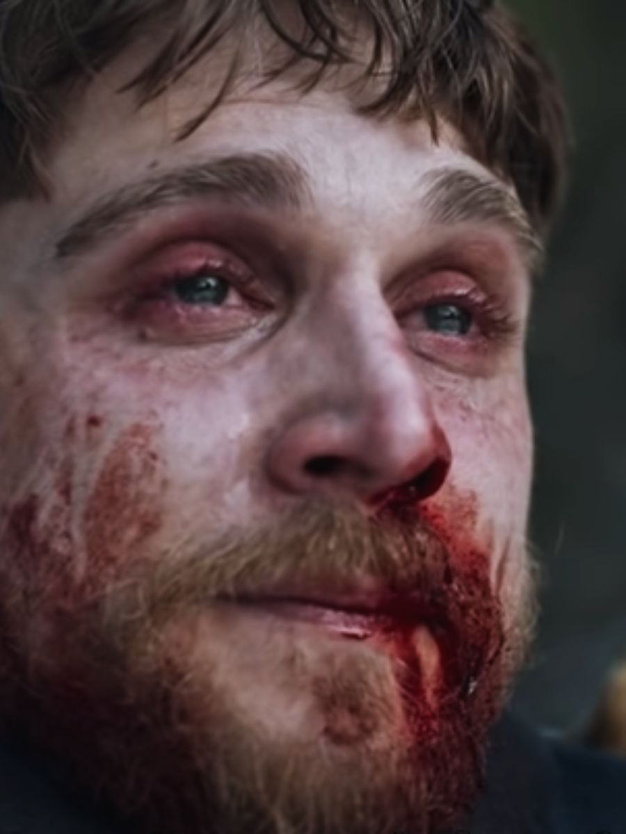 Descoperă thrillerul suedez plin de suspans, disponibil pe Netflix, cu acțiunea plasată într-un peisaj înzăpezit, într-o luptă pentru supraviețuire plină de răsturnări de situație. 3 Punctul roșu