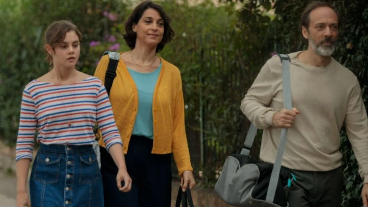 Luați de val: o bijuterie „ascunsă” pe Netflix. Dragostea printre valurile Siciliei 4 Pe aceeași undă: un film delicios italian pe Netflix. Povestea unei iubiri și a unei boli, de înfruntat împreună.