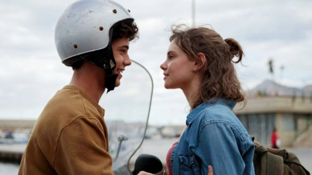 Luați de val: o bijuterie „ascunsă” pe Netflix. Dragostea printre valurile Siciliei 5 Pe aceeași undă: un film delicios italian pe Netflix. Povestea unei iubiri și a unei boli, de înfruntat împreună.