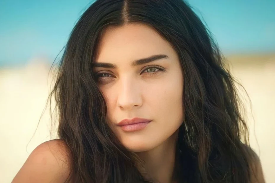 Tuba Büyüküstün, iată cine este frumoasa vedetă turcă din "Dragoste de contrabandă" și "Altă viață". Carieră, premii, viața personală și socială.