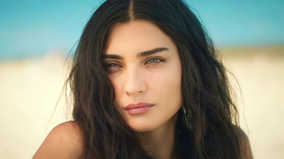Tuba Büyüküstün, iată cine este frumoasa vedetă turcă din "Dragoste de contrabandă" și "Altă viață". Carieră, premii, viața personală și socială.
