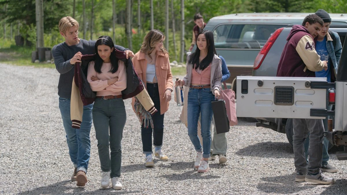 Sezonul 2 din „Viața mea cu băieții familiei Walter” pe Netflix: maturizarea, relațiile în fața traumei și primele iubiri 5 Moje życie z Walterami 2 przyjaciele na parkingu