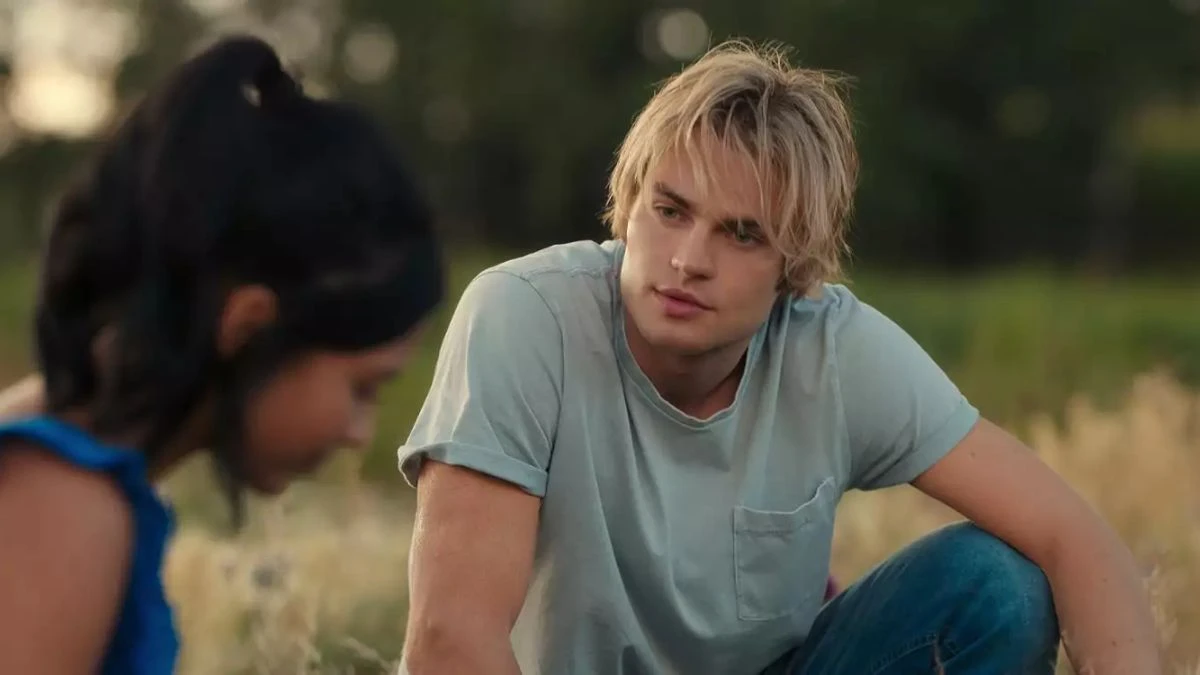 Sezonul 2 din „Viața mea cu băieții familiei Walter” pe Netflix: maturizarea, relațiile în fața traumei și primele iubiri 3 Moje życie z Walterami 2 para rozmawia na łące