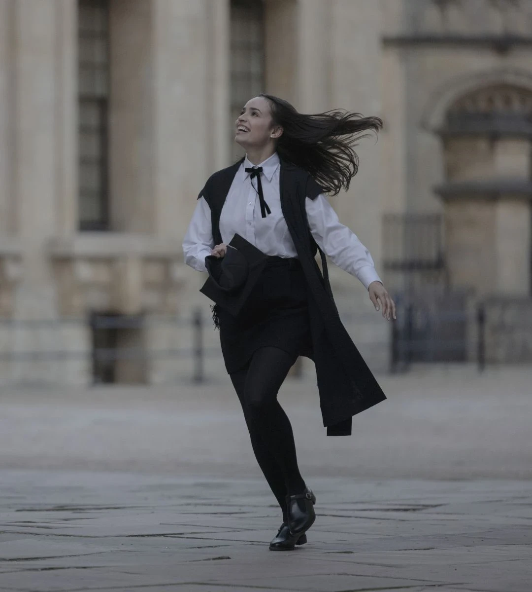 Doar 24 de ore și deja e pe locul 1 în Top 10! Toată lumea vorbește despre "Anul meu la Oxford" 1 Il mio anno a Oxford è il film più visto su Netflix (dopo 24 ore). Nel nostro articolo troverete tutte le ragioni di un successo istantaneo.