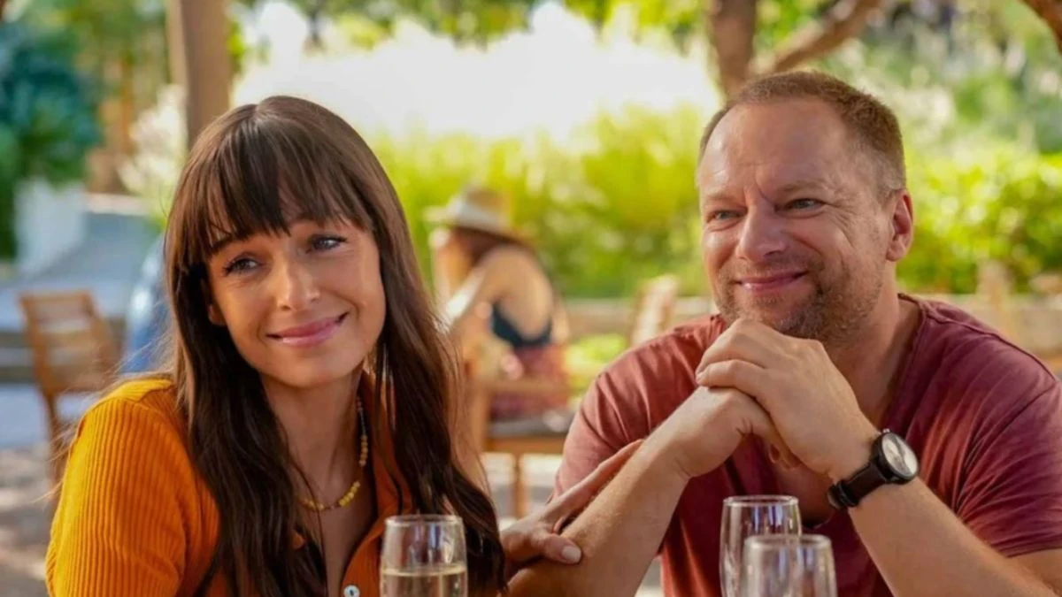 „Planeta celor singuri” revine cu o „aventură grecească”. O comedie romantică pe care nu o poți rata 2 Planeta singli 4 Wyspa główna para