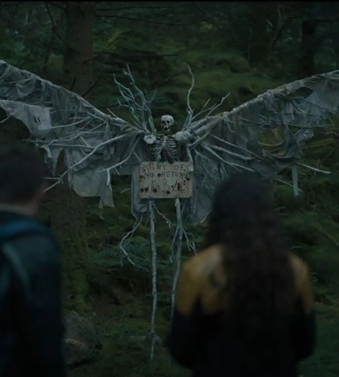 Uită-te diseară! Pe Netflix horrorul cu Dakota Fanning în care cele mai înfricoșătoare sunt privirile tăcute 2 The Watchers