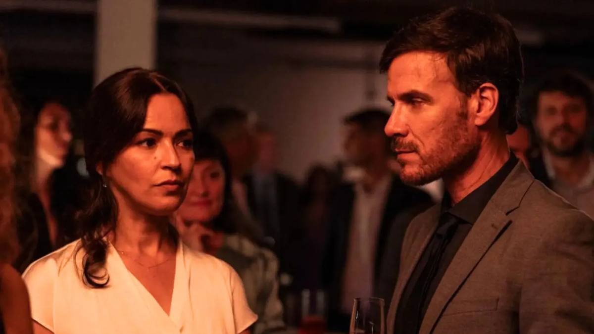 El i-a făcut viața o închisoare. Celălalt îi promite o ieșire: thrillerul spaniol de pe Netflix în care nu știi în cine să ai încredere
