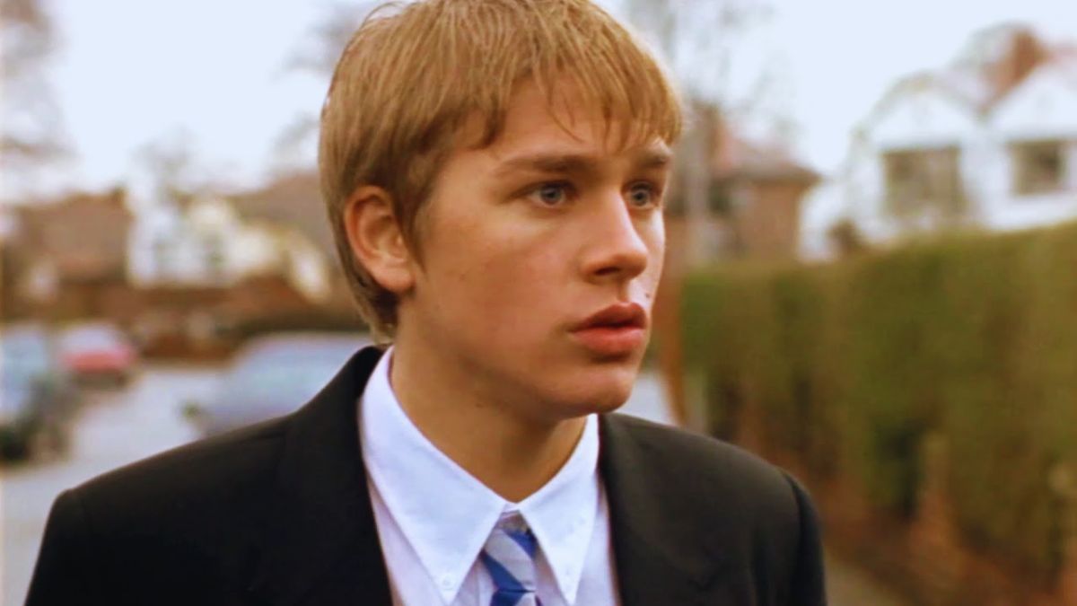 Frumosul monstru de pe Netflix: Charlie Hunnam, actorul pe care îl privești cu teamă și admirație 3 charlie hunnam