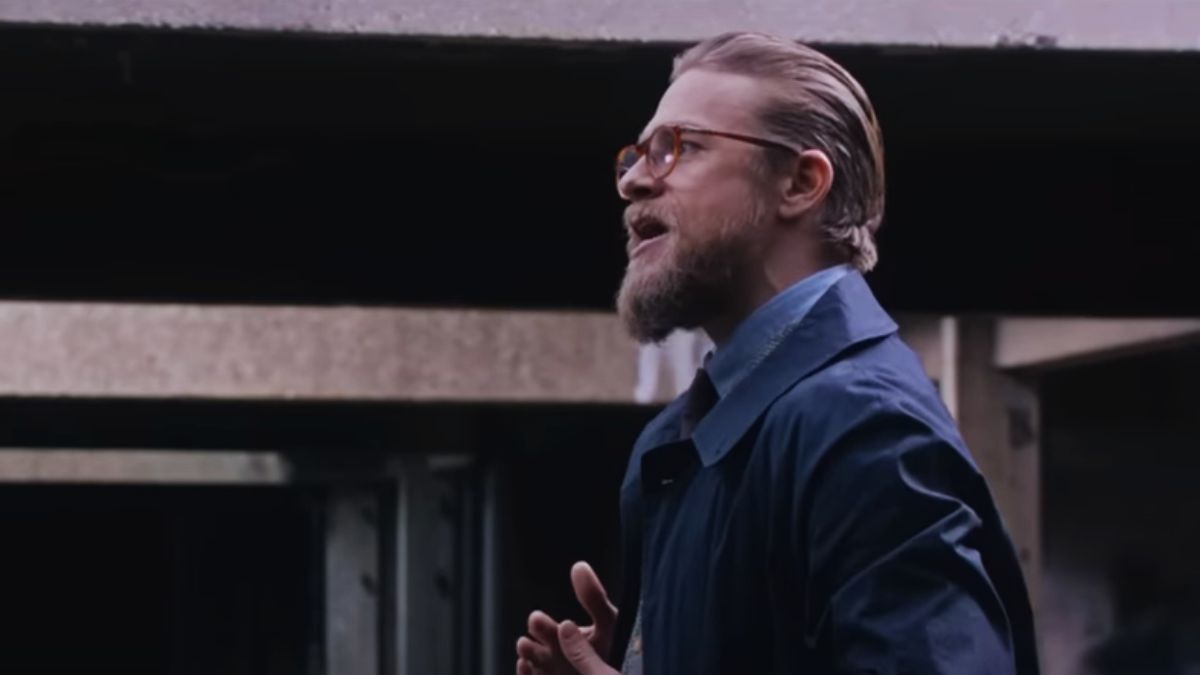 Frumosul monstru de pe Netflix: Charlie Hunnam, actorul pe care îl privești cu teamă și admirație 5 charlie hunnam