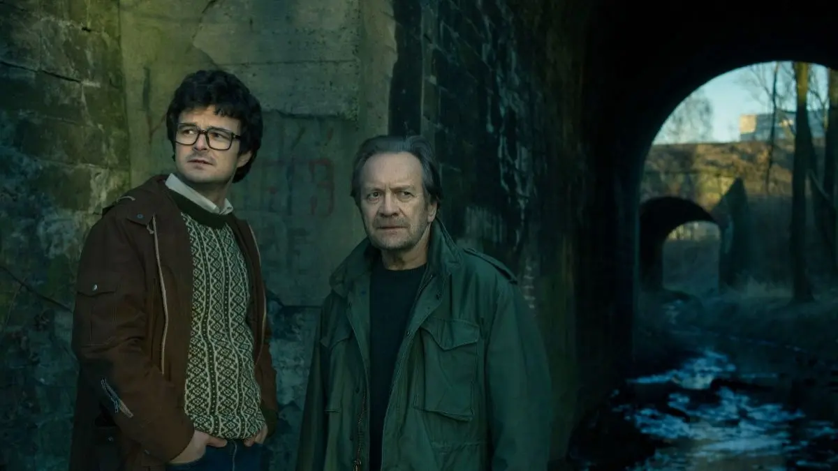 Acesta este unul dintre cele mai bune seriale polițiste poloneze din toate timpurile, a fost regizat de Jan Holoubek. 1 Glod