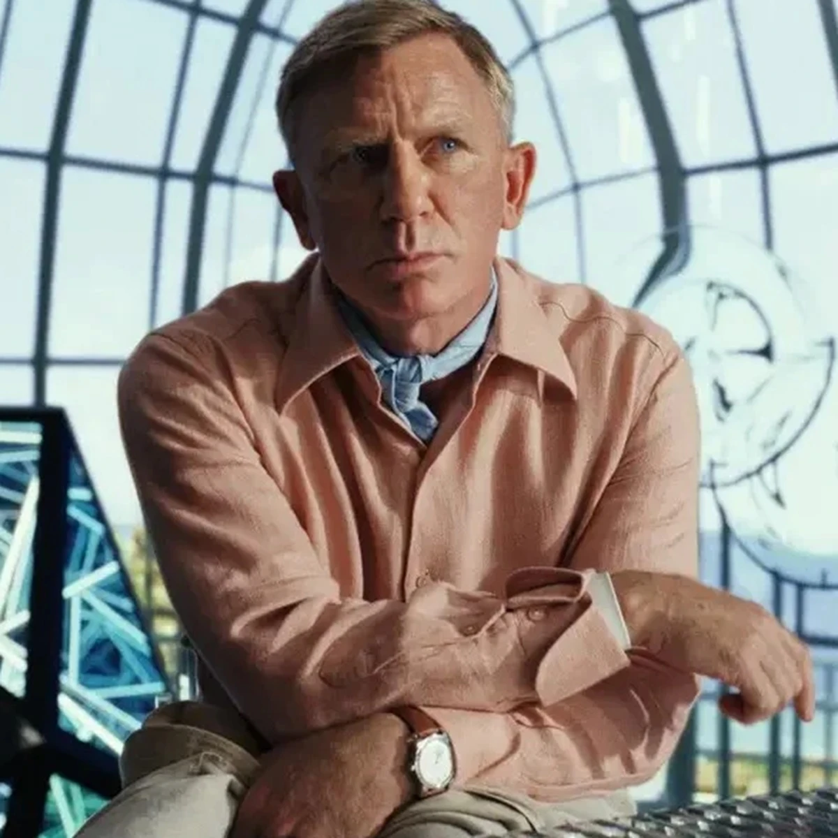 Al treilea film din seria „La cuțite” sosește pe Netflix: Daniel Craig se confruntă cu cea mai dificilă investigație 4 Knives Out 3: il nuovo film della saga è in arrivo su Netflix. Il titolo è