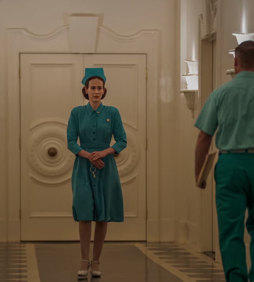 Când controlul întâlnește nebunia: pe Netflix revine un univers în care nimic nu e ce pare