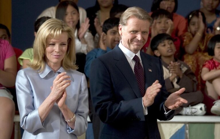 Spionaj la Casa Albă: agentul și Prima Doamnă sunt îndrăgostiți și au o aventură clandestină în filmul cu Michael Douglas și Kim Basinger 4 Santinela