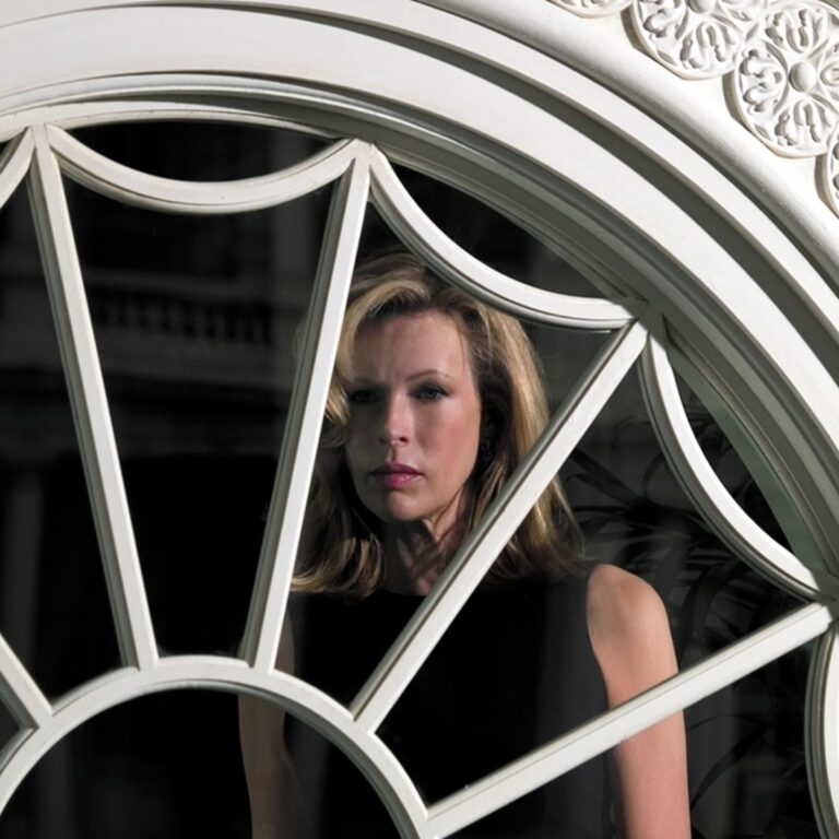 Spionaj la Casa Albă: agentul și Prima Doamnă sunt îndrăgostiți și au o aventură clandestină în filmul cu Michael Douglas și Kim Basinger 2 Santinela