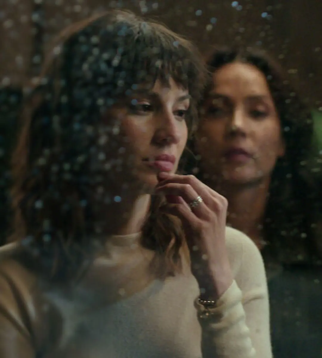 Pe Netflix serialul care arată că uneori pericolul nu vine din stradă, ci e deja în casa ta. 2 Musafira (The Guest, titlu original: La Huésped)