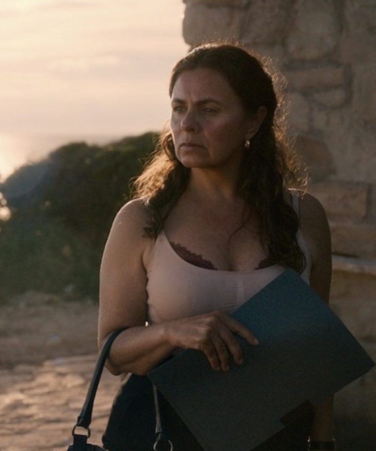 Undeva departe „ Faraway ”