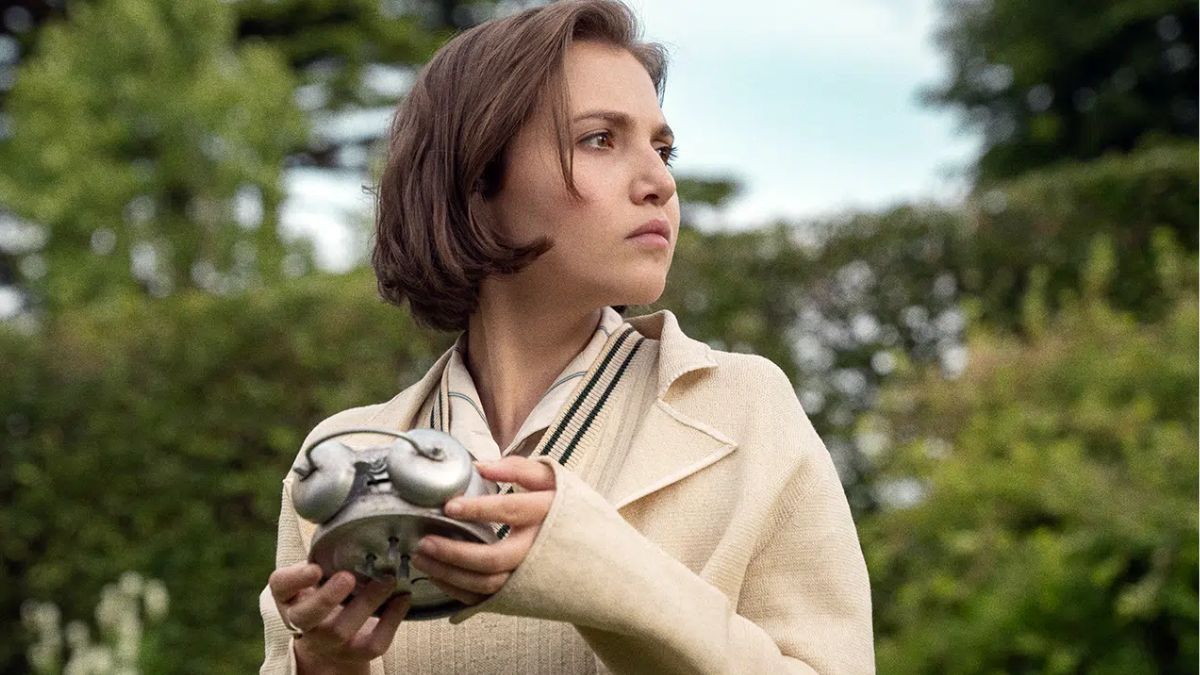 Cele șapte cadrane Din 15 ianuarie 2026 pe Netflix  acest thriller britanic elegant, cu atmosferă de epocă și distribuție de prim rang inspirat din romanul Agathei Christie