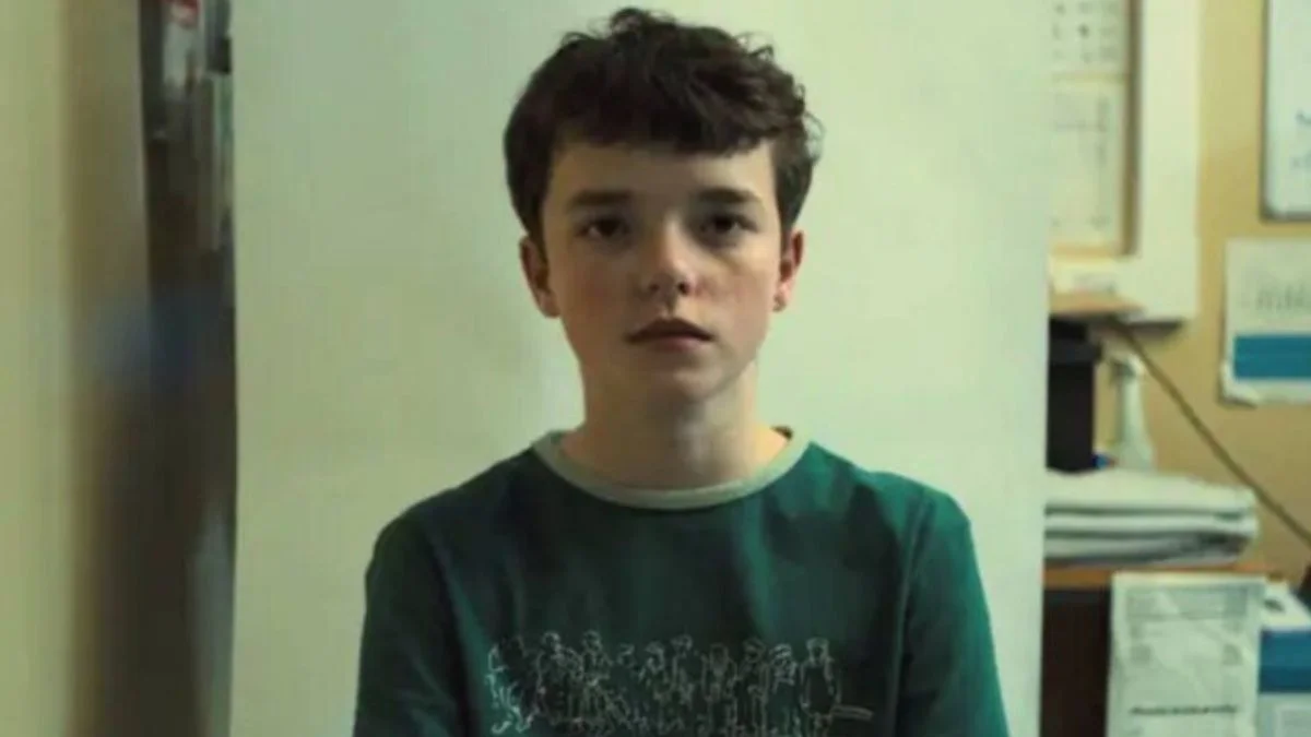 ADOLESCENȚĂ CORUPTĂ