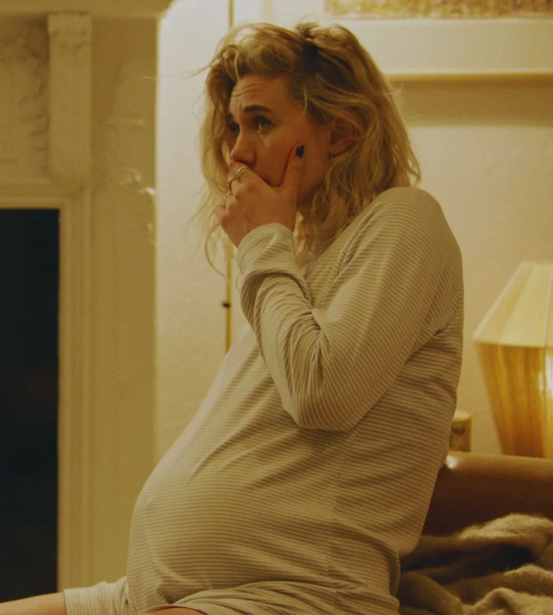 Acum pe Netflix: o dramă psihologică despre doliu, vină și corpul feminin care refuză să fie uitată 2 Acum pe Netflix: o dramă psihologică despre doliu, vină și corpul feminin care refuză să fie uitată