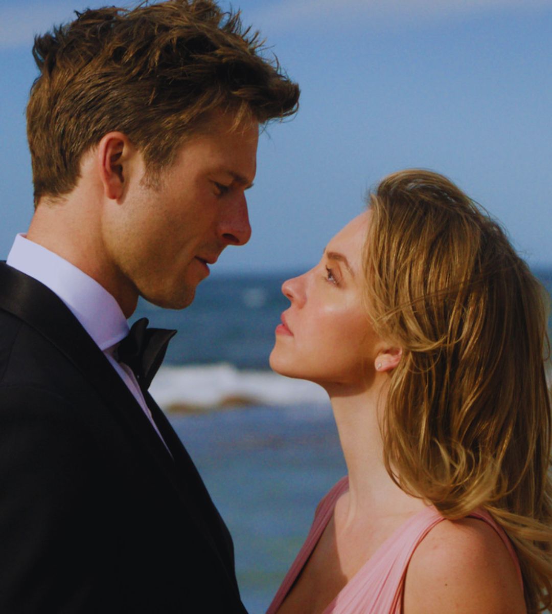 Acum pe Netflix o comedie romantică despre orgoliu, atracție și jocuri periculoase ale aparențelor