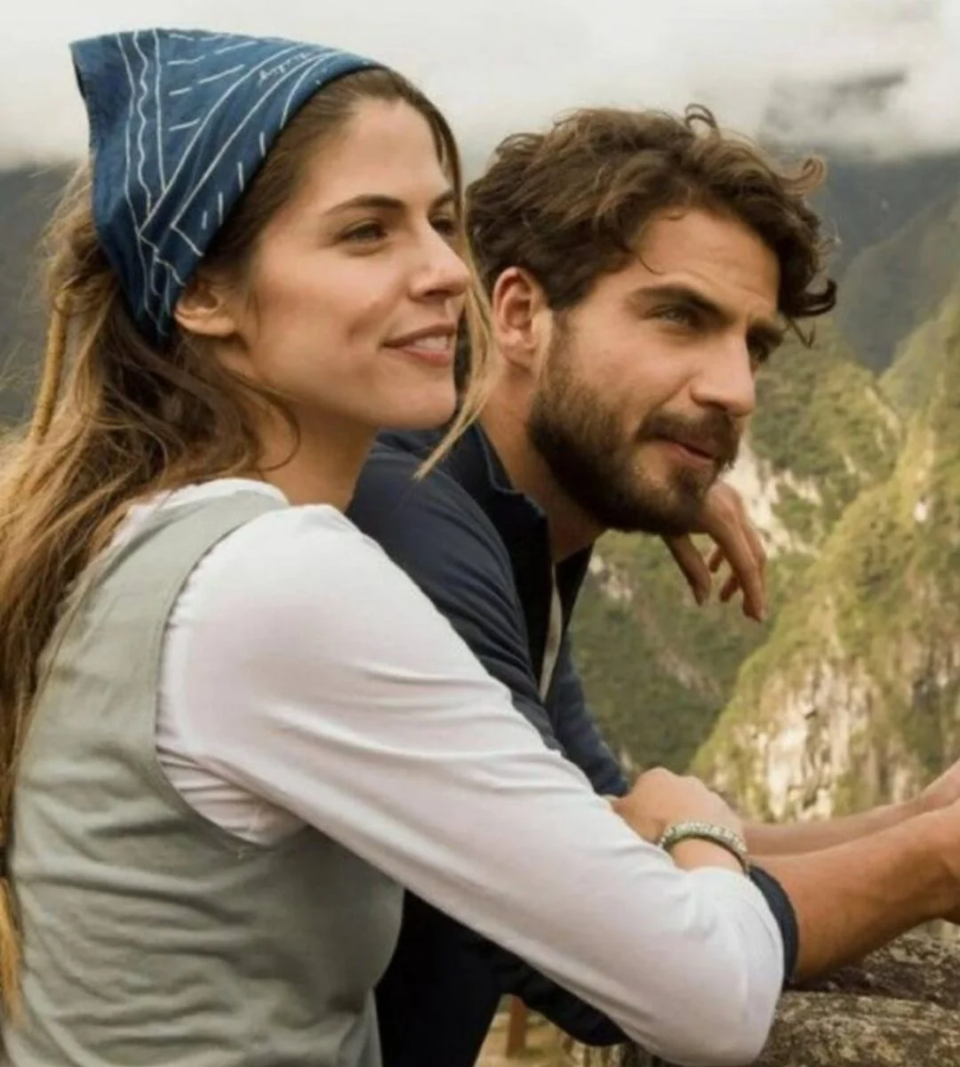 Maxi Iglesias și Stephanie Cayo