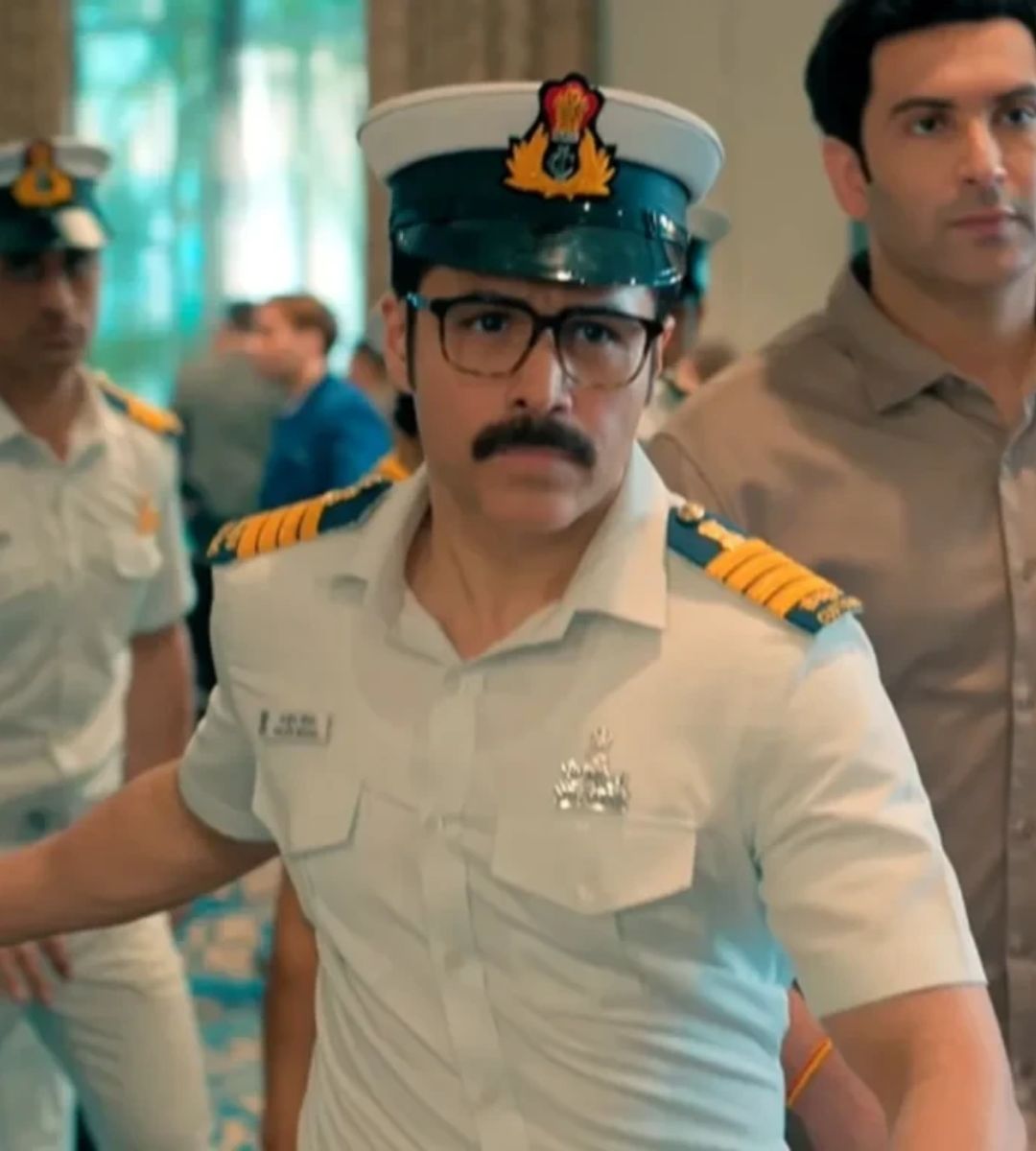 Ce se ascunde în aeroporturi? Descoperă noul serial polițist incredibil de pe Netflix 2 Taskaree