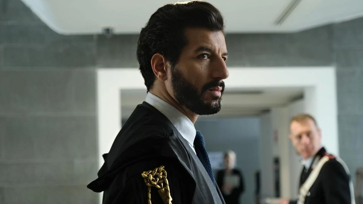 Serialul italian „Procesul” cucerește lumea. Te prinde din primul minut