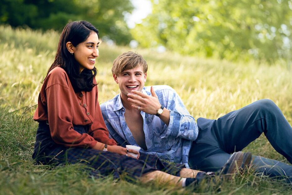 Pe 15 iulie 1988 se întâlnesc pentru prima dată. 14 episoade, 14 ani. Ce rămâne dintr-o iubire care refuză să devină ceva anume? Serialul cu Leo Woodall.