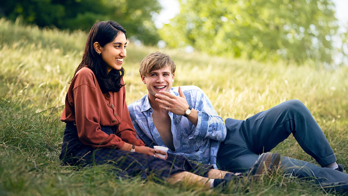 Pe 15 iulie 1988 se întâlnesc pentru prima dată. 14 episoade, 14 ani. Ce rămâne dintr-o iubire care refuză să devină ceva anume? Serialul cu Leo Woodall.