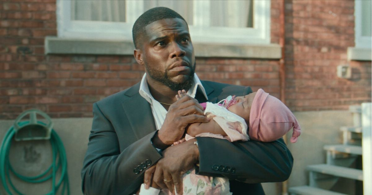 Viață de tată. §n imagine: Kevin Hart cu copil în brațe