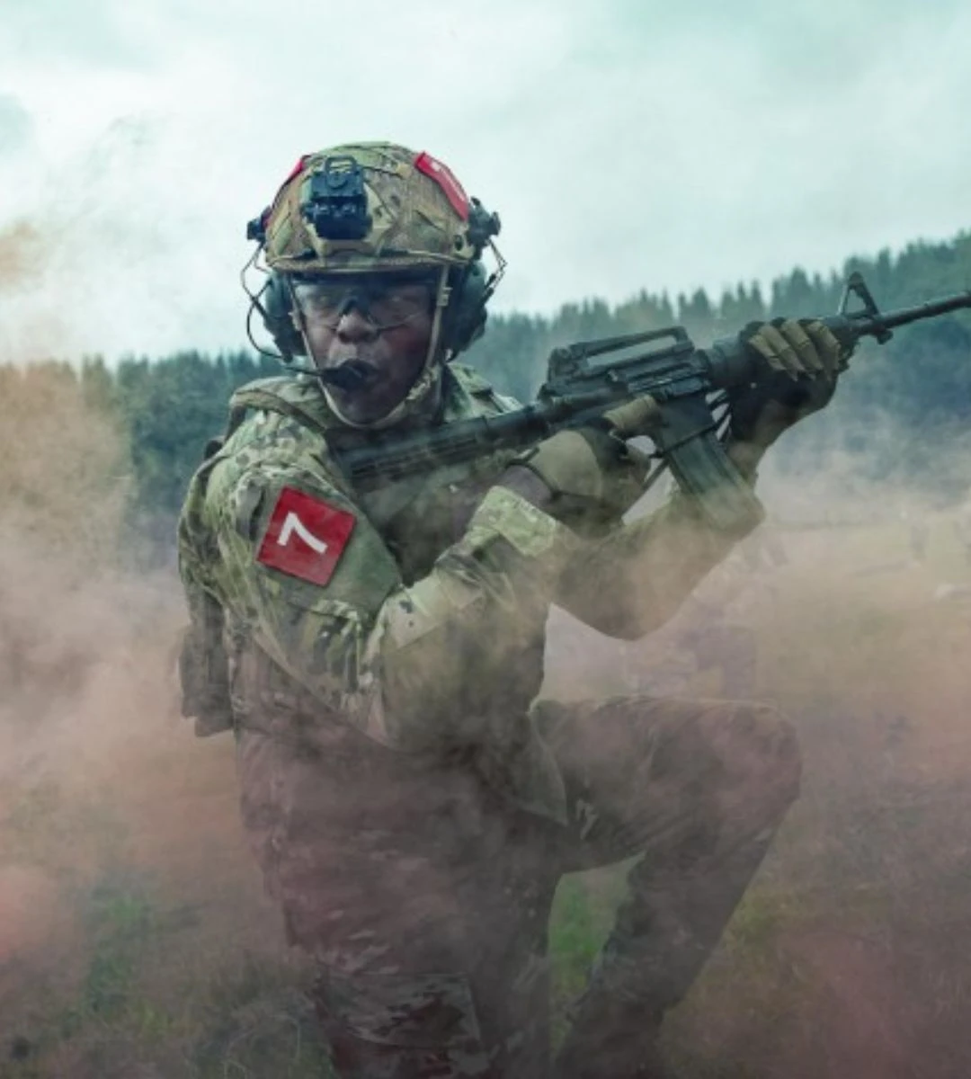 Mașină de război: pe Netflix vine un thriller cu tensiune la maximum. În rolurile principale: Alan Ritchson și Dennis Quaid.