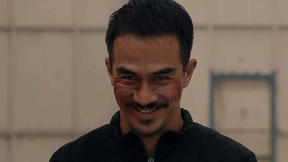 În umbra nopții (titlu original The Night Comes for Us)