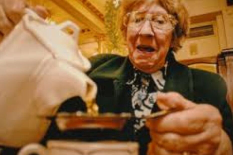 Yiya Murano Moarte la ora ceaiului