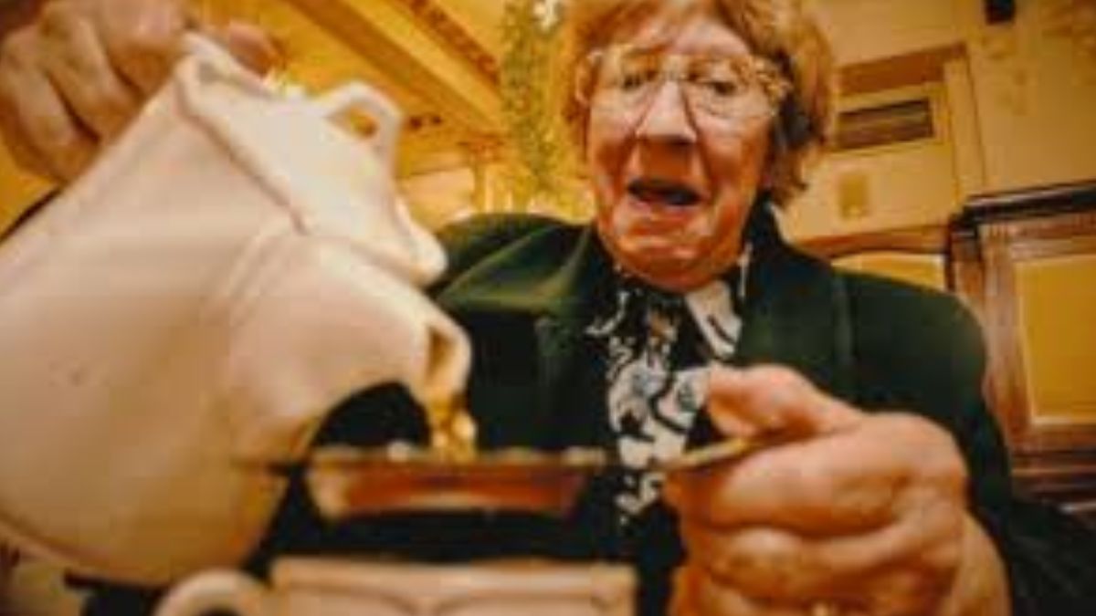 Yiya Murano Moarte la ora ceaiului