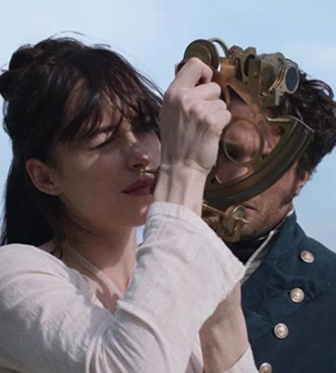 Opt ani și o decizie greșită: filmul romantic cu Dakota Johnson pe Netflix