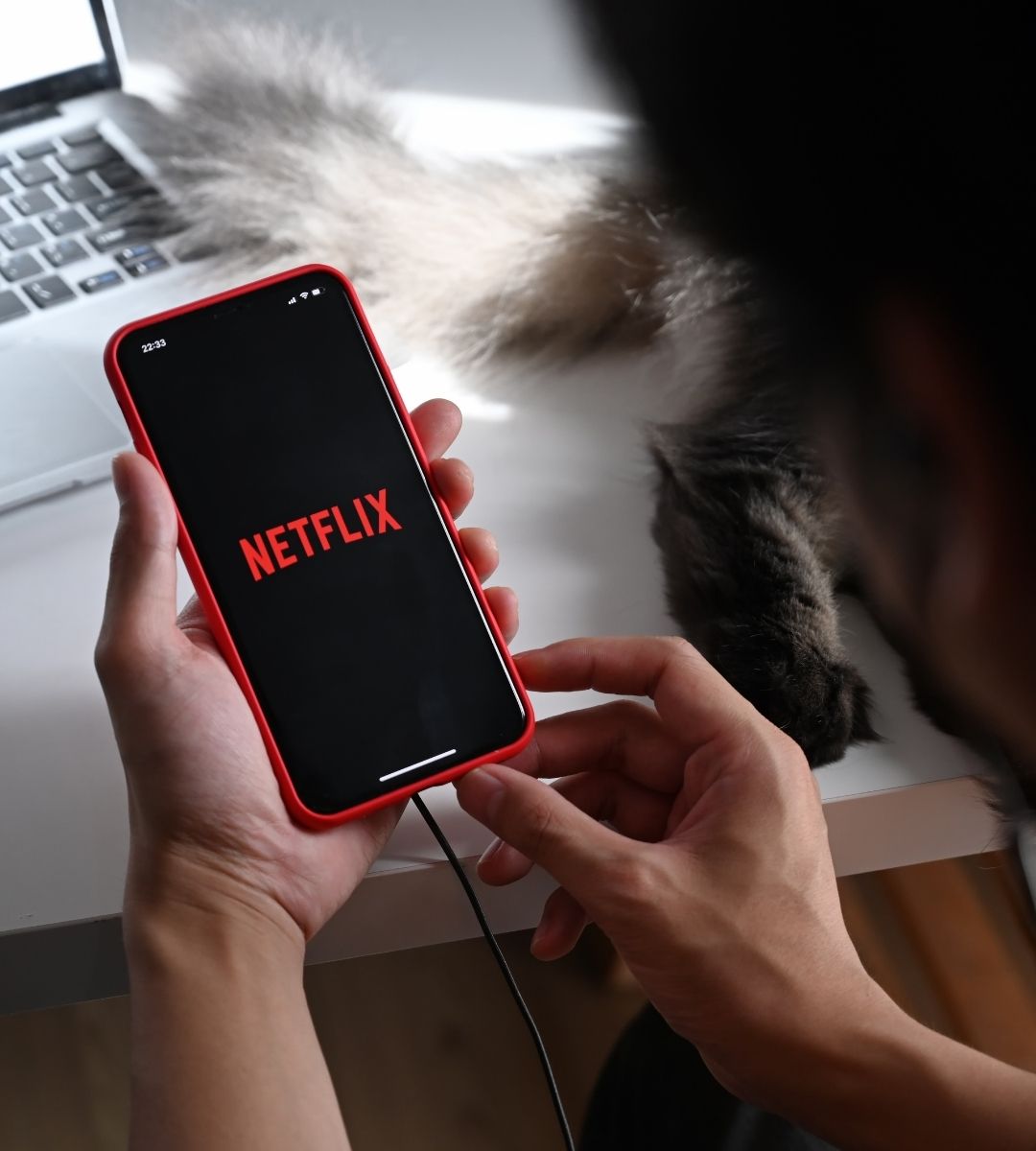 trei titluri mult așteptate intră simultan în 7 mai pe netflix