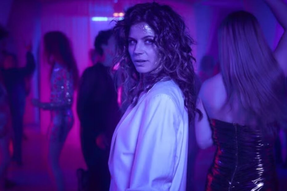 Elise Schaap într-un cadru din Minciuna fidelității, thrillerul olandez de pe Netflix